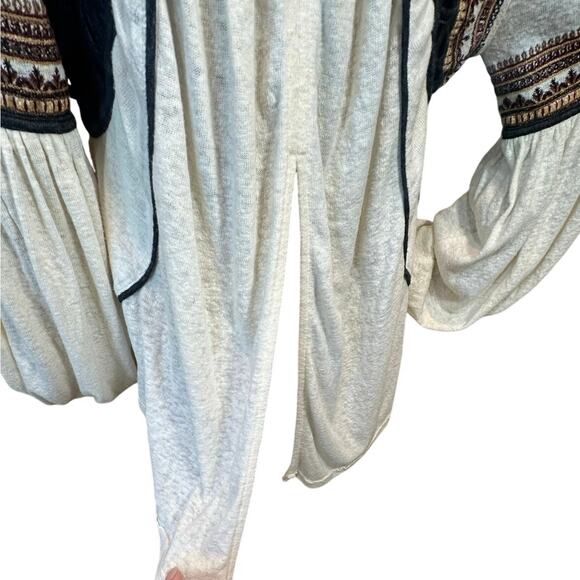 Free People Snow Kisses BOHO Embroidered Bell Sleeve Gypsy Tribal Top SZ Small - Picture 8 of 16
